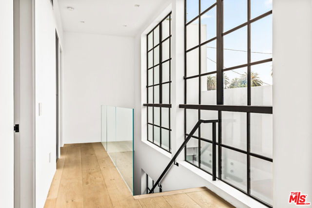 1346 Abbot Kinney Boulevard, Venice CA: https://media.crmls.org/mediaz/bd99d265-cb90-444e-9e45-ce2a5d8a978d.jpg
