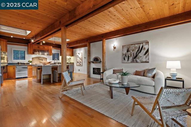 39 El Toyonal, Orinda CA: https://media.crmls.org/mediaz/bd99e8f9-1827-4785-8dd9-0b94d31c388d.jpg