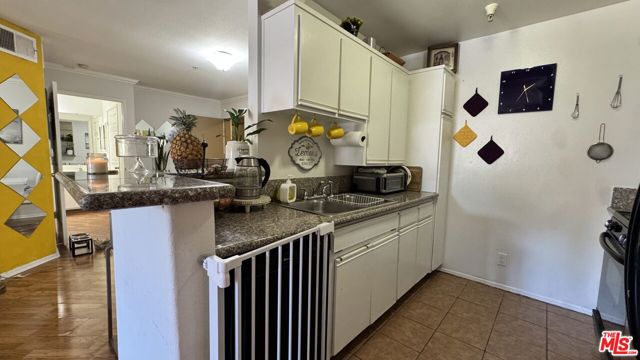 15455 Sherman Way, Van Nuys CA: https://media.crmls.org/mediaz/bd9a8877-5882-49ec-bff3-55aff194f68e.jpg