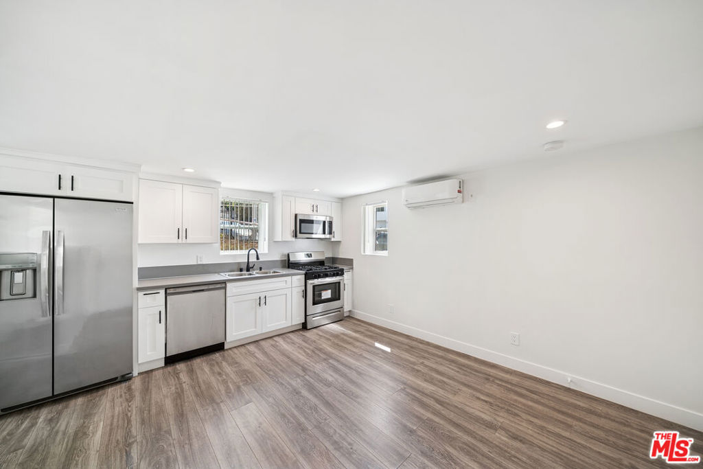 1267 Vin Scully Avenue #1/2