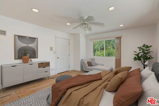 5049 Hesperia Avenue, Encino CA: https://media.crmls.org/mediaz/bd9ae605-4142-4469-b942-d1fac72c48ae.jpg