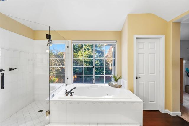 729 Montevino Dr, Pleasanton CA: https://media.crmls.org/mediaz/bd9b8e90-ce85-4750-944b-e59e98064a48.jpg