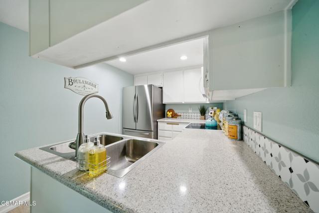 245 Oakleaf Drive, Thousand Oaks CA: https://media.crmls.org/mediaz/bd9bc474-a0d8-41a6-ae25-b2113d41f3d2.jpg
