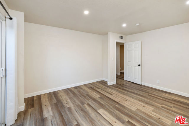 333 W Alameda Avenue, Burbank CA: https://media.crmls.org/mediaz/bd9bdbab-e28f-4089-a38c-8970a649f08d.jpg