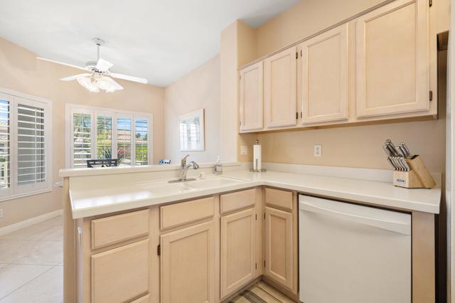 78352 Yucca Blossom Drive, Palm Desert CA: https://media.crmls.org/mediaz/bd9befd5-066f-4243-bb4b-b8d75f58fe1a.jpg
