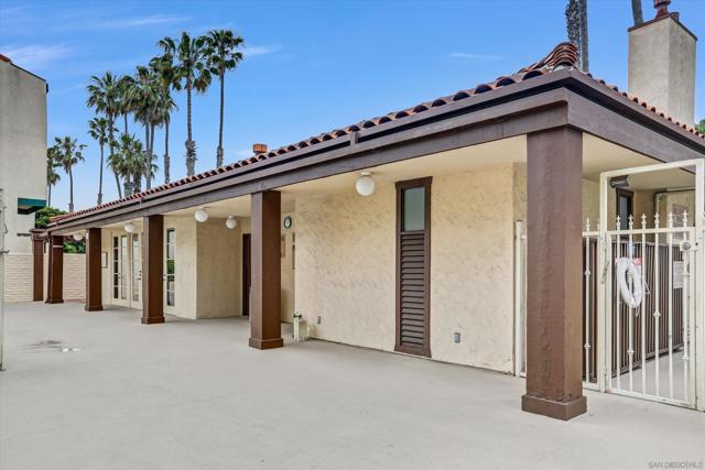 6455 La Jolla Blvd, La Jolla CA: https://media.crmls.org/mediaz/bd9c0480-07aa-49a9-a5d6-3c27fc75e613.jpg