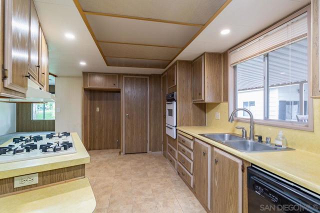 1219 E Barham Dr Spc 106, San Marcos CA: https://media.crmls.org/mediaz/bd9c5c81-1c31-4b6b-953c-70b0a7c00cfb.jpg