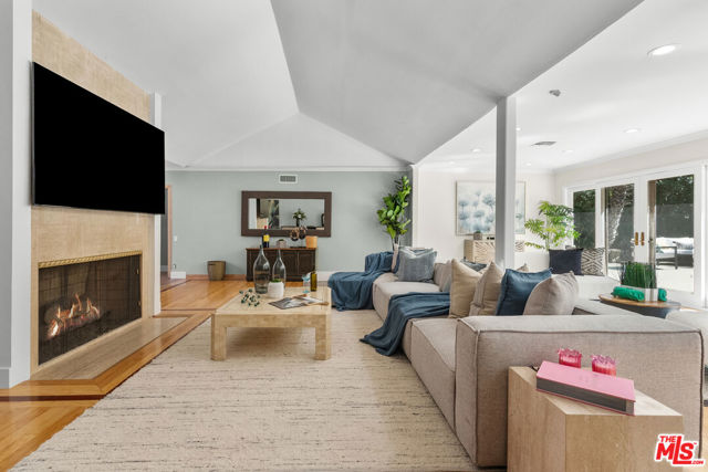 2103 N Hobart Boulevard, Los Angeles CA: https://media.crmls.org/mediaz/bd9c6200-d528-4837-9df1-8671270593f5.jpg
