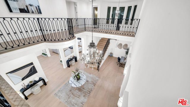 1447 San Ysidro Drive, Beverly Hills CA: https://media.crmls.org/mediaz/bd9ce79c-db76-4bd7-b961-bf2e4d3bb330.jpg