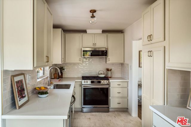2038 Wollam Street, Los Angeles CA: https://media.crmls.org/mediaz/bd9d7e9e-0f0d-4ba2-8841-4cc838a8f8a5.jpg