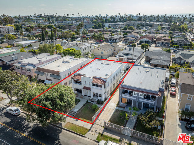 763 N Heliotrope Drive, Los Angeles CA: https://media.crmls.org/mediaz/bd9d932d-4df0-4118-9809-63250ade7b0e.jpg