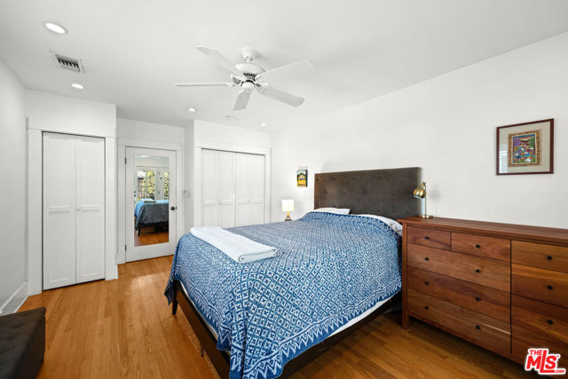 568 N Gower Street, Los Angeles CA: https://media.crmls.org/mediaz/bd9dda33-e59b-4bcb-a50b-b5f72589ace4.jpg