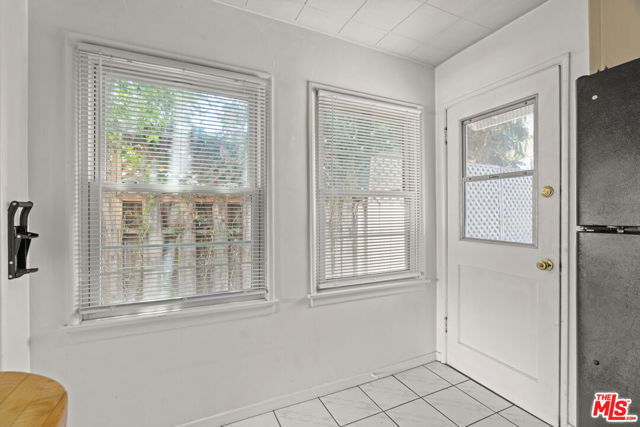 2421 Cloy Avenue, Venice CA: https://media.crmls.org/mediaz/bd9debbf-1bea-4413-bc24-dfc4b31997df.jpg