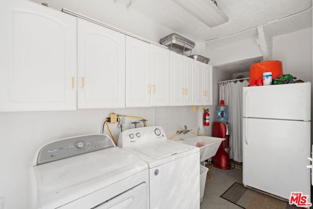 934 N La Jolla Avenue, West Hollywood CA: https://media.crmls.org/mediaz/bd9e9ef9-834b-43f9-978e-80f925c4ce72.jpg
