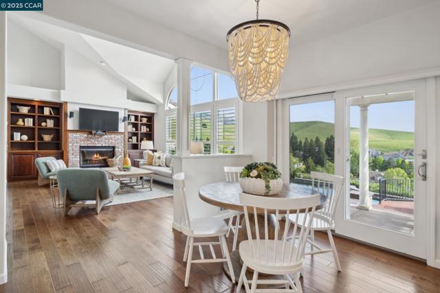 460 Silver Hollow Drive, Walnut Creek CA: https://media.crmls.org/mediaz/bd9f1123-9710-42e6-a686-8a4b08a64525.jpg