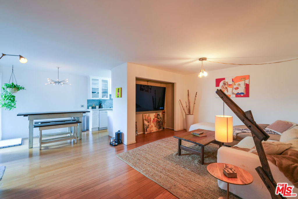 532 N Rossmore Avenue #108