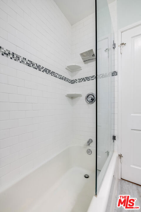https://media.crmls.org/mediaz/bd9f91a2-77d4-4539-a08b-1d3cf850b6f2.jpg?preset=X-Large