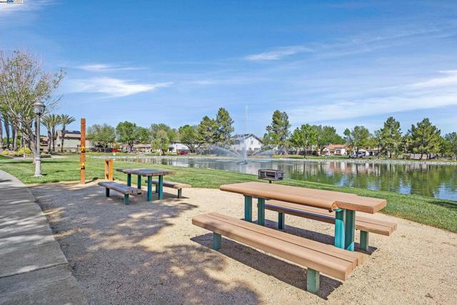 703 Seminole Ct, Discovery Bay CA: https://media.crmls.org/mediaz/bd9fbc37-8a87-4643-8c6c-15bc589f5232.jpg
