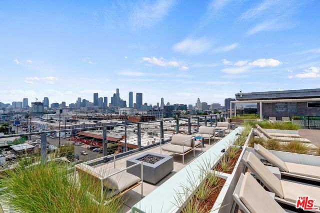 527 Molino Street, Los Angeles CA: https://media.crmls.org/mediaz/bd9fee08-ef85-4e62-9aa6-c66af03d1fa5.jpg