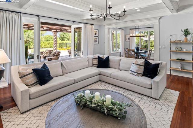 1137 Via Di Salerno, Pleasanton CA: https://media.crmls.org/mediaz/bda1311c-085e-49d0-b932-9b625b772ab6.jpg