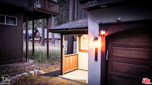 8732 Rainbow Avenue, Kings Beach CA: https://media.crmls.org/mediaz/bda1e0a6-a67f-46f4-bf16-4c561f102981.jpg