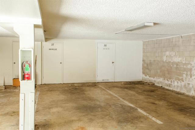 155 Rosebay Dr, Encinitas CA: https://media.crmls.org/mediaz/bda1eea2-e73e-4df8-a90f-0eaadc5e84b1.jpg