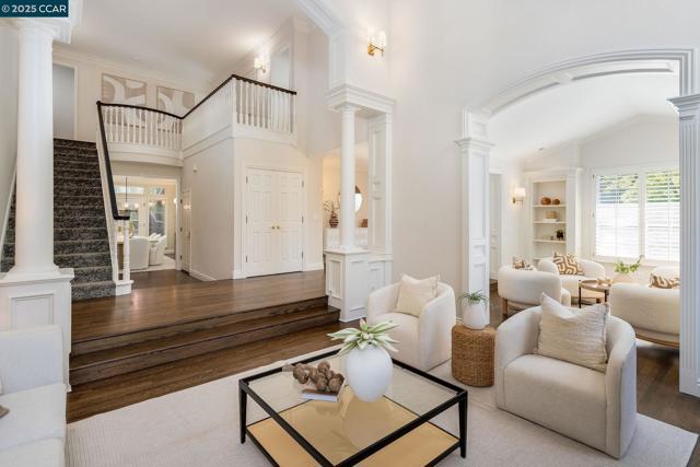 51 Brightwood Cir, Danville CA: https://media.crmls.org/mediaz/bda2385b-32eb-4039-b337-74b4f8fcb364.jpg