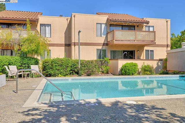 3300 Wolcott Cmn, Fremont CA: https://media.crmls.org/mediaz/bda2f99b-4daa-4735-a96e-3d9fb587c932.jpg