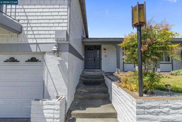 245 Parkview Ter, Vallejo CA: https://media.crmls.org/mediaz/bda3fd57-22aa-4f79-8889-b5edc561008e.jpg