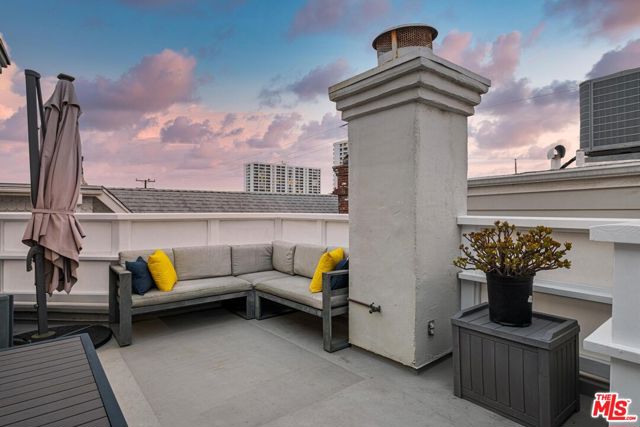 2622 2nd Street, Santa Monica CA: https://media.crmls.org/mediaz/bda40a89-fb52-4b1e-951d-4d9a7eab687c.jpg