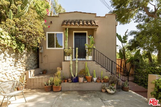 5616 Tehama Street, Los Angeles CA: https://media.crmls.org/mediaz/bda486d6-aa58-4216-8303-add18b6aad29.jpg