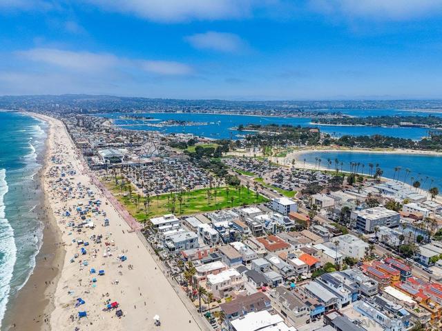 707 Ensenada Ct, San Diego CA: https://media.crmls.org/mediaz/bda49f04-83f9-4a98-aebe-07ca0166b8c2.jpg