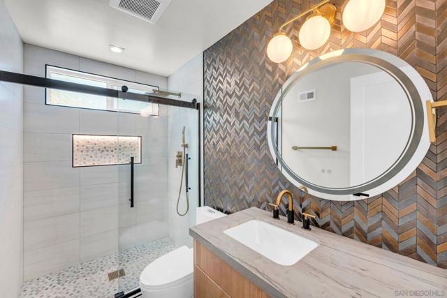 7105 Mimosa Dr, Carlsbad CA: https://media.crmls.org/mediaz/bda4fc6c-ab9c-433d-b529-72d2e297f470.jpg