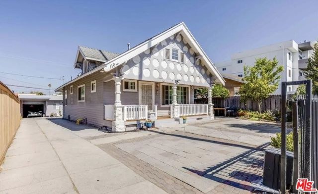 116 S Alexandria Avenue, Los Angeles CA: https://media.crmls.org/mediaz/bda4fe5a-7d85-451e-9331-8af6e82a5f7e.jpg