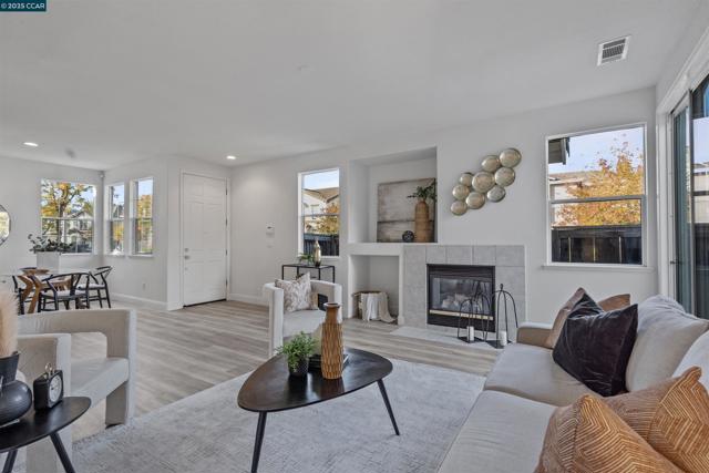 5109 Napa Shore Dr, Fairfield CA: https://media.crmls.org/mediaz/bda50060-e0d4-4688-85f6-f533fe3f5430.jpg