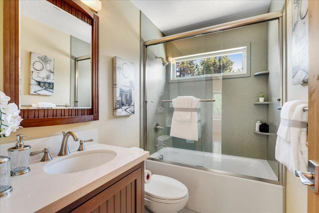 21400 Tierra Grande Court, San Jose CA: https://media.crmls.org/mediaz/bda50417-0cf1-4819-b25f-4c7eda834652.jpg