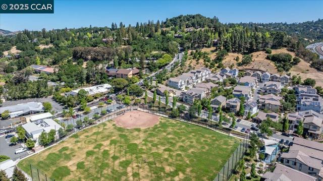 38 Citron Knoll, Orinda CA: https://media.crmls.org/mediaz/bda50921-0c5f-47cc-acd6-c838a3802e84.jpg