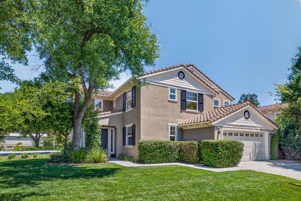 19138 Chinook Court