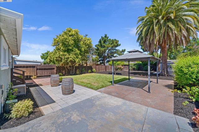 1244 Locust St, Livermore CA: https://media.crmls.org/mediaz/bda554d5-ab73-4f1b-b661-a9eca411ba5d.jpg