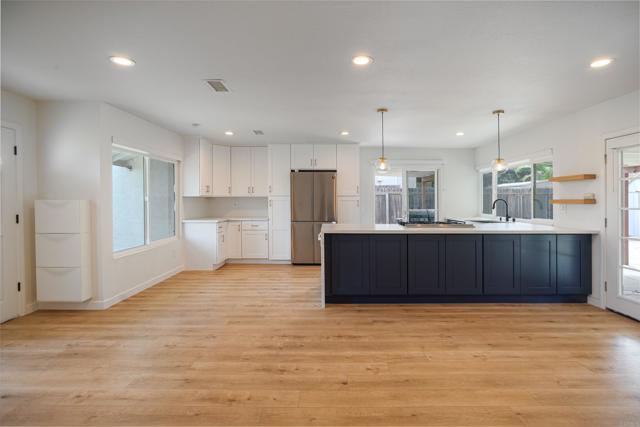 1337 Calle Colnett, San Marcos CA: https://media.crmls.org/mediaz/bda55e09-6596-44c7-9d4a-76b798a921a3.jpg
