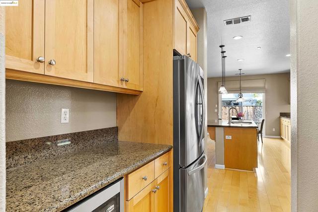 5282 Fern Ridge Cir, Discovery Bay CA: https://media.crmls.org/mediaz/bda5874e-7ef1-46cd-ac2c-469336e07363.jpg