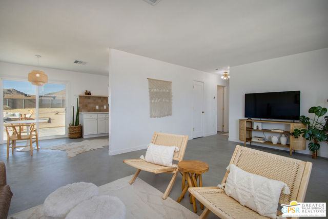 4742 Avenida La Flora Desierta, Joshua Tree CA: https://media.crmls.org/mediaz/bda58782-c7e0-4338-884c-9a5261ea051b.jpg