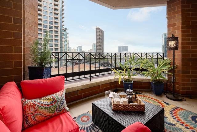 500 W Harbor Dr, San Diego CA: https://media.crmls.org/mediaz/bda58e1c-ff14-4843-b70f-4480aa94c8bc.jpg