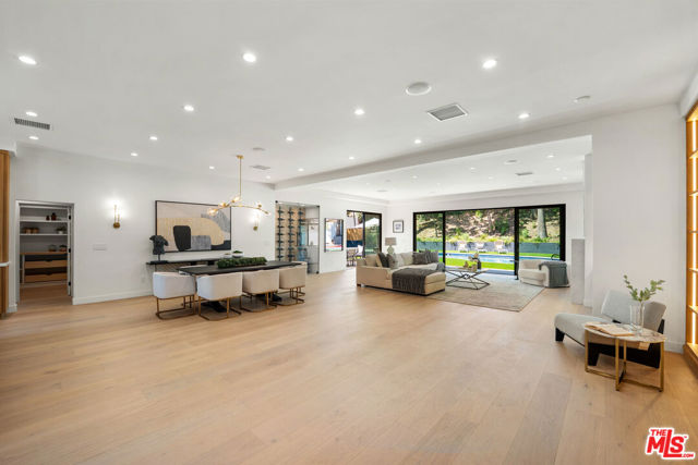 20215 Lorenzana Drive, Woodland Hills CA: https://media.crmls.org/mediaz/bda59911-5b18-494a-ba3c-acda964cae05.jpg