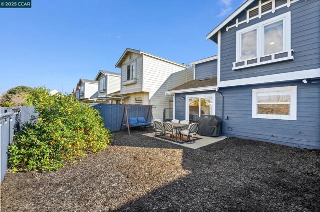 1627 Livingston Ln, Richmond CA: https://media.crmls.org/mediaz/bda59da1-a353-45f5-a239-b3d8dd7226f6.jpg