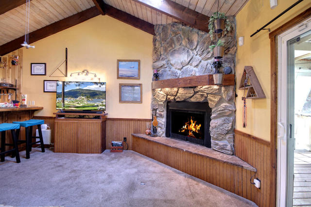 735 Santa Barbara Avenue, Sugarloaf CA: https://media.crmls.org/mediaz/bda5a82a-79d5-4144-bb40-f34dd0217717.jpg