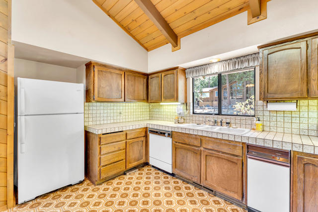 25461 Shadow Oaks, Idyllwild CA: https://media.crmls.org/mediaz/bda67594-bf45-412e-b2ed-80e25d76494f.jpg