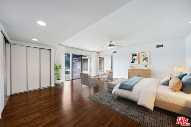 15901 High Knoll Road, Encino CA: https://media.crmls.org/mediaz/bda680ac-f37c-46e0-934d-62f8c5577635.jpg