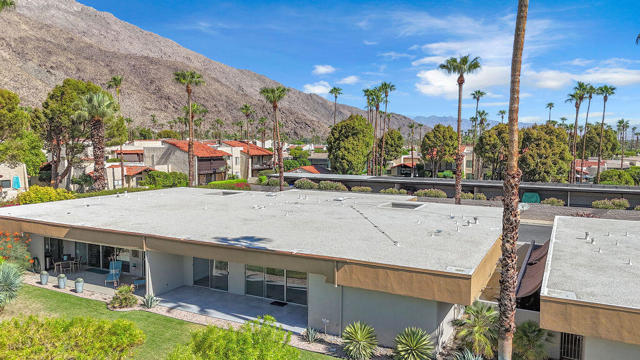 469 E Mariposa Drive, Palm Springs CA: https://media.crmls.org/mediaz/bda6dd28-4772-4b67-92b8-1d5831d30dcd.jpg