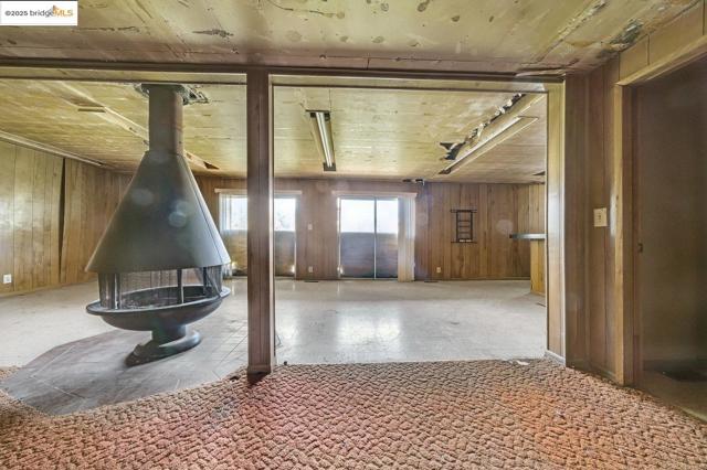 11201 Lochard Street, Oakland CA: https://media.crmls.org/mediaz/bda741d7-d17c-4bb1-8c19-1898a5510299.jpg